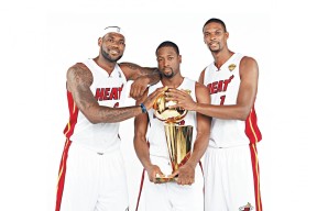 西甲国家德比 皇马3比1逆转巴萨 本泽马连场破门